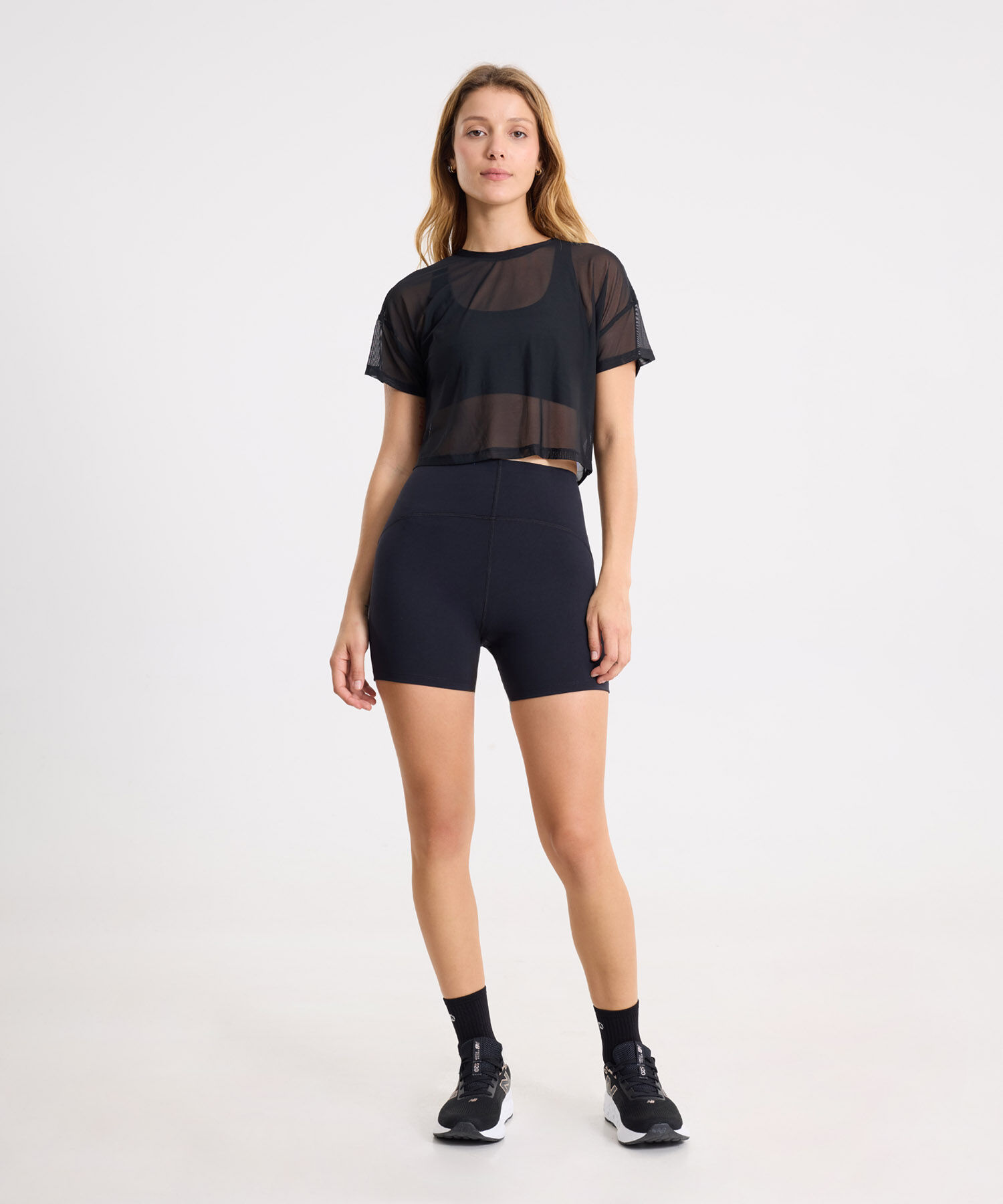 Set Training Negro con Camiseta Mesh, Top sin Copas y Biker Aerius, 