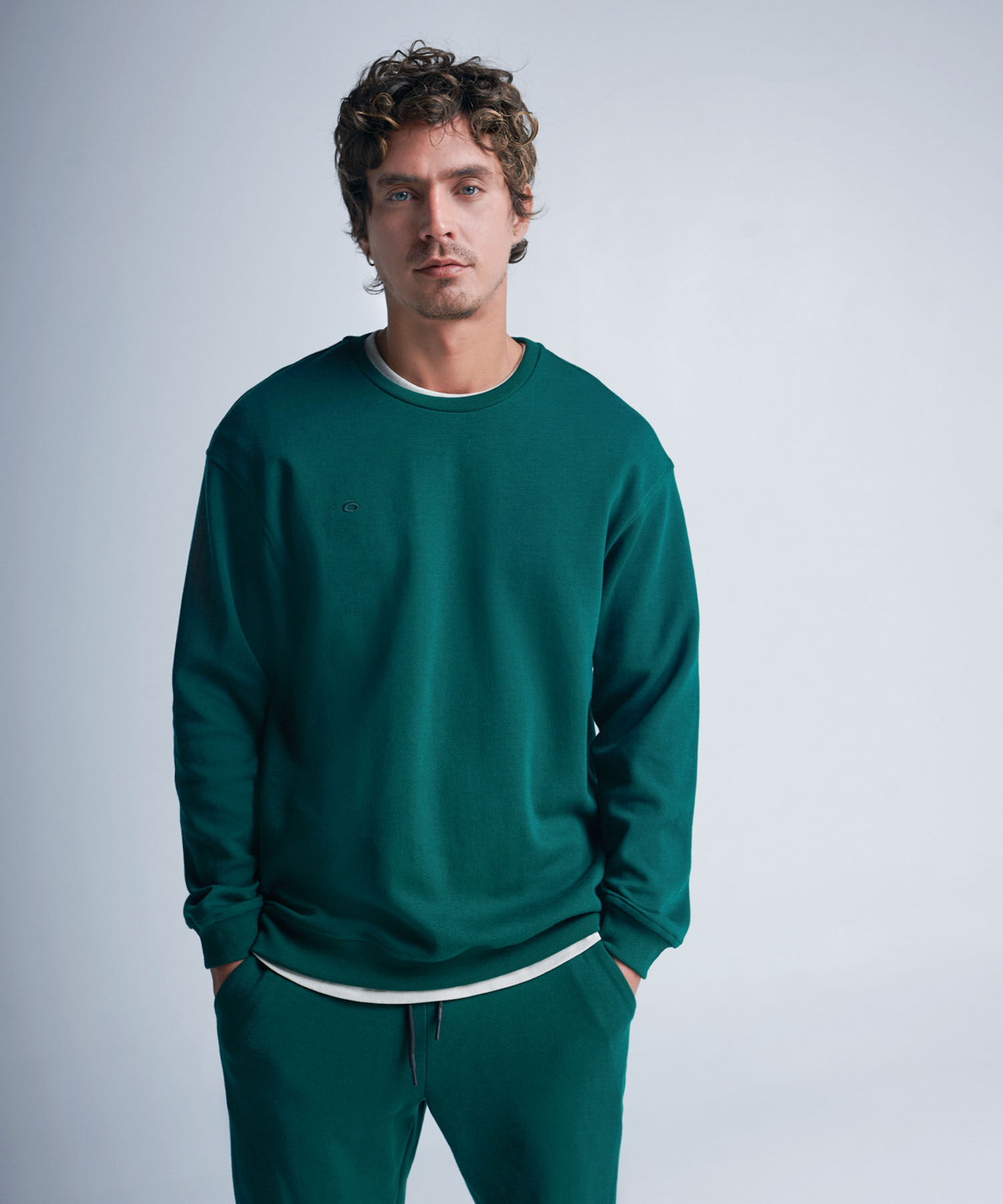 Buzos Deportivos En Descuento Para Hombre Compra en linea ATMOS