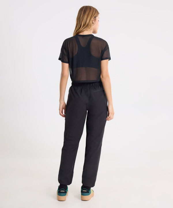 Set Negro Athleisure con Jogger Outdoor, Camiseta en Mesh y Top Athena,  image number null