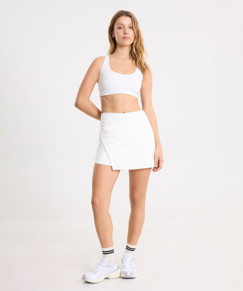Look Blanco Training con Falda Aerius Skin y Top Deportivo, 