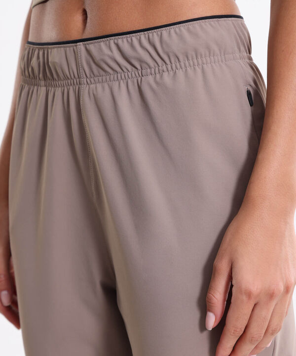 Pantal&oacute;n Deportivo Aeroflow, Mocca