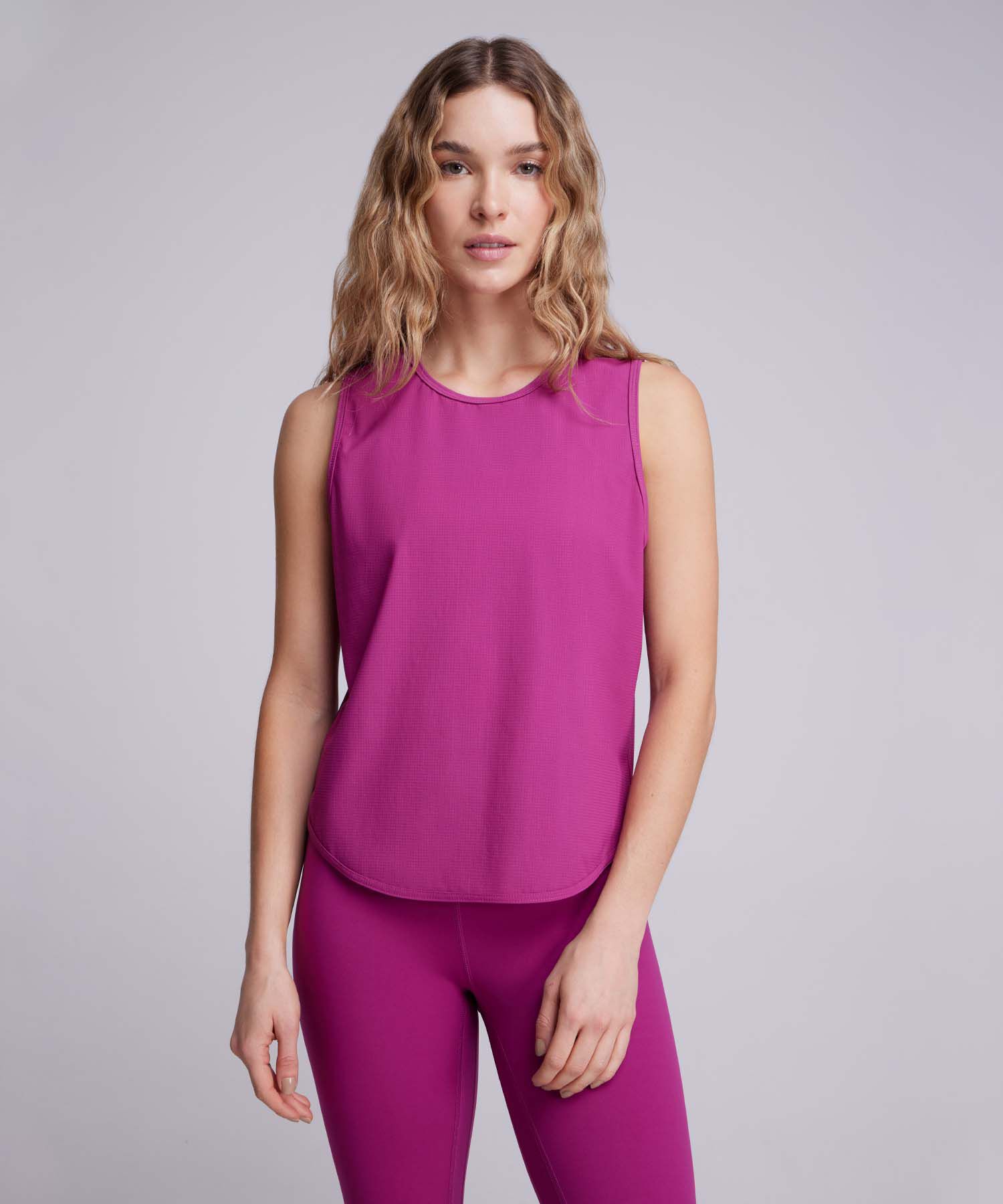 Camiseta Deportiva Manga Sisa para Mujer Compra ahora ATMOS