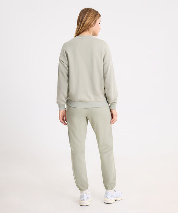Look Relax Verde Claro con Jogger de Algodón y Buzo Cuello Redondo,  image number null