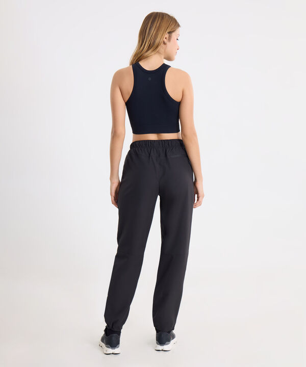 Set Deportivo Negro con Jogger Outdoor y Top Seamless Halter,  image number null