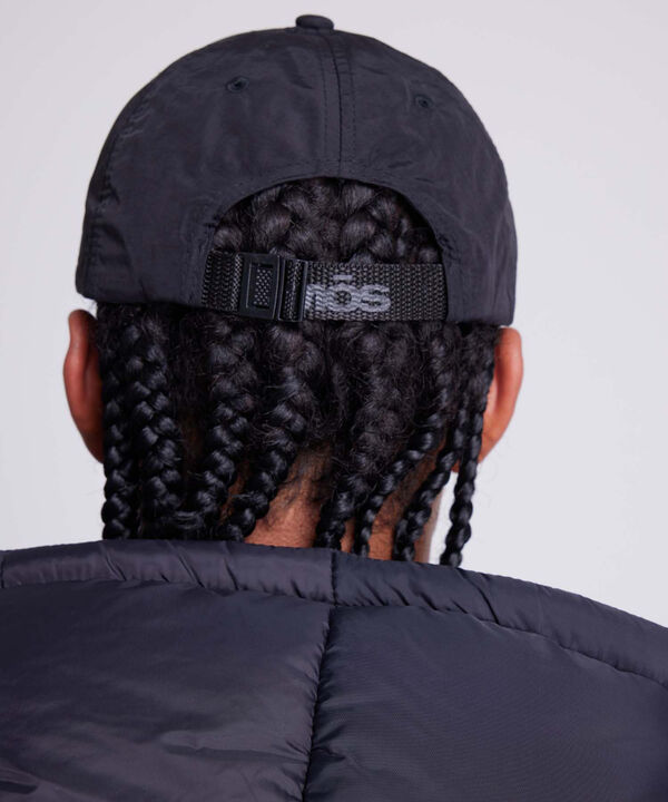 Caps Unisex Negro image number null