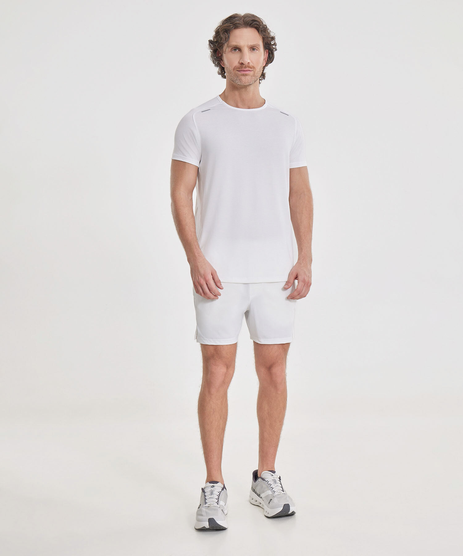 Set Deportivo Blanco con Camiseta con Reflectivos y Short con B&oacute;xer Interno, 