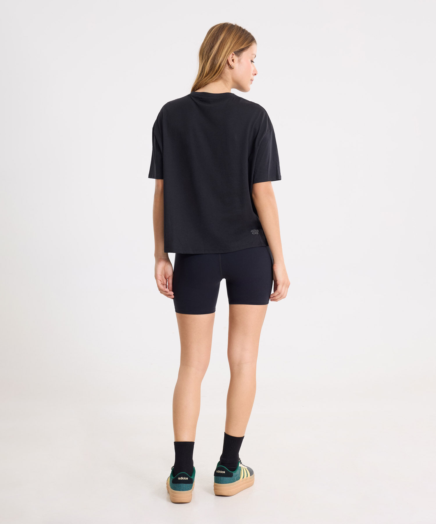 Set Deportivo Negro con Biker Aerius Skin y Camiseta Oversize, 