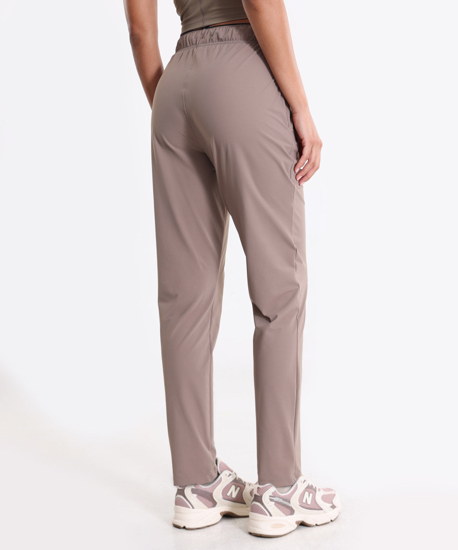 Pantal&oacute;n Deportivo Aeroflow, Mocca