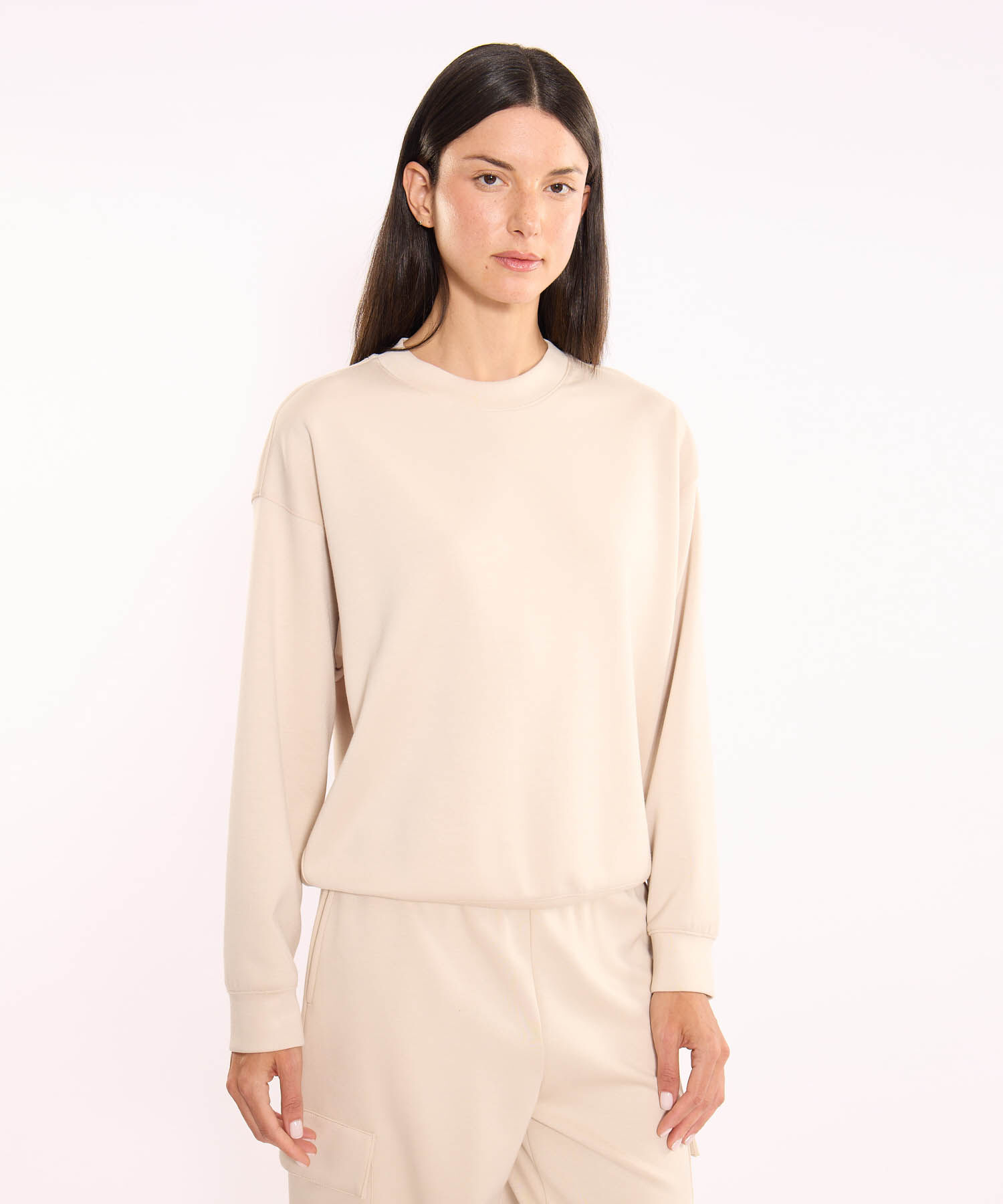 Buzo B&aacute;sico Cuello Redondo Plush, Mocca