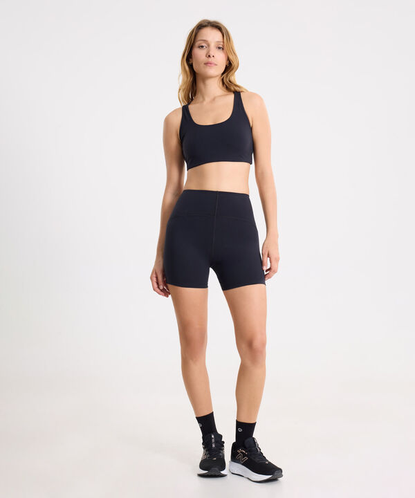 Set Deportivo Negro con Biker de 10 cm y Top de Soporte Alto,  image number null