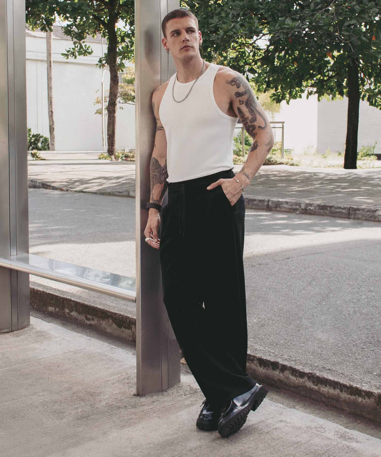 Pantalón Recto con Prenses Frontales, Negro