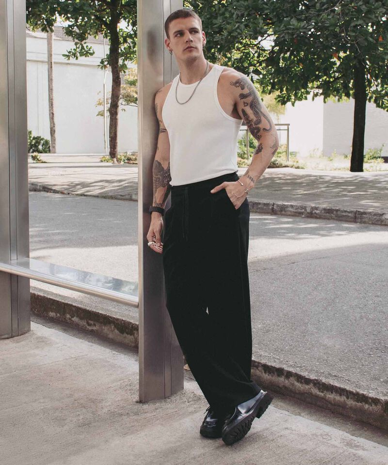 Pantalón Recto con Prenses Frontales, Negro