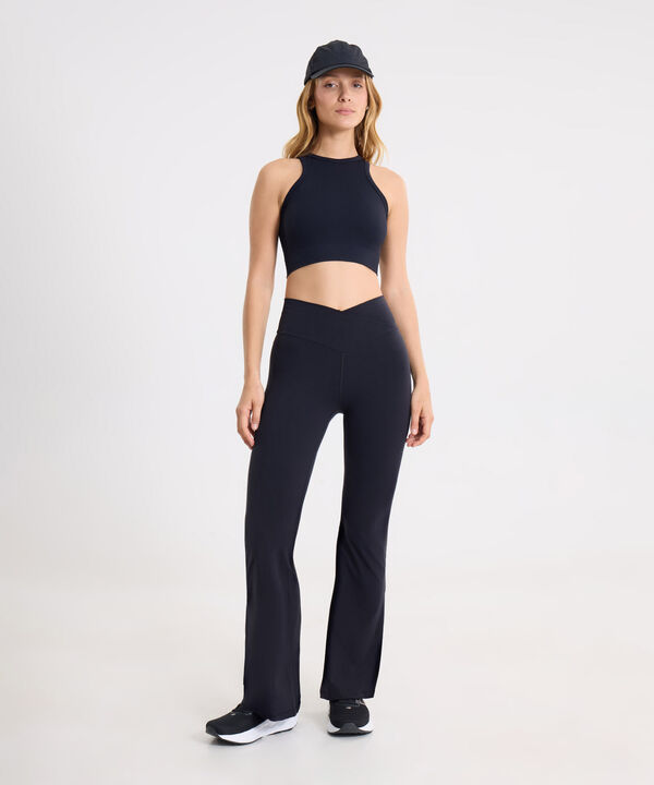 Set Entrenamiento con Leggins Flare Pretina Cruzada y Top Seamless,  image number null