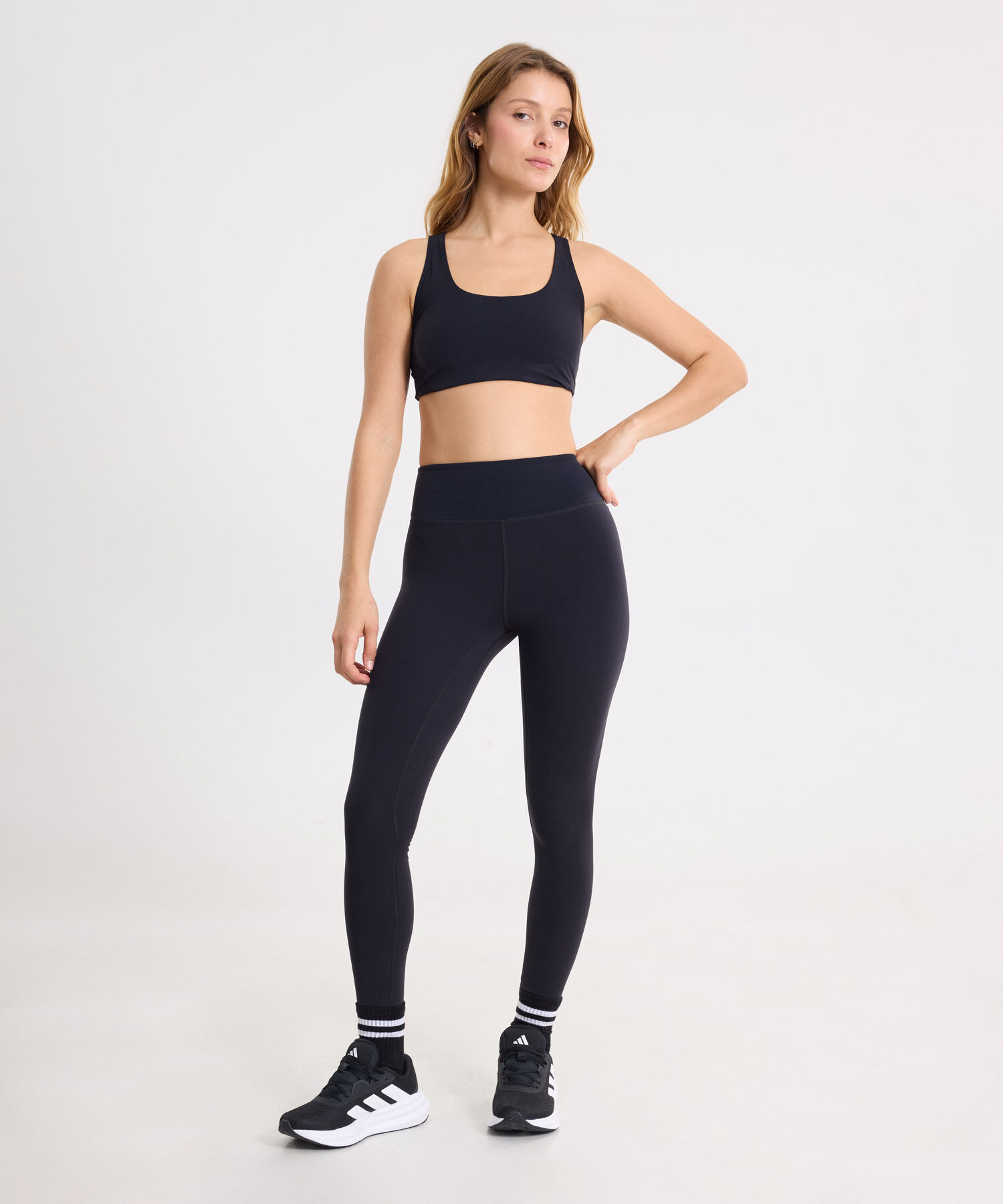 Set Deportivo Negro con Leggins Aerius y Top Athena, 