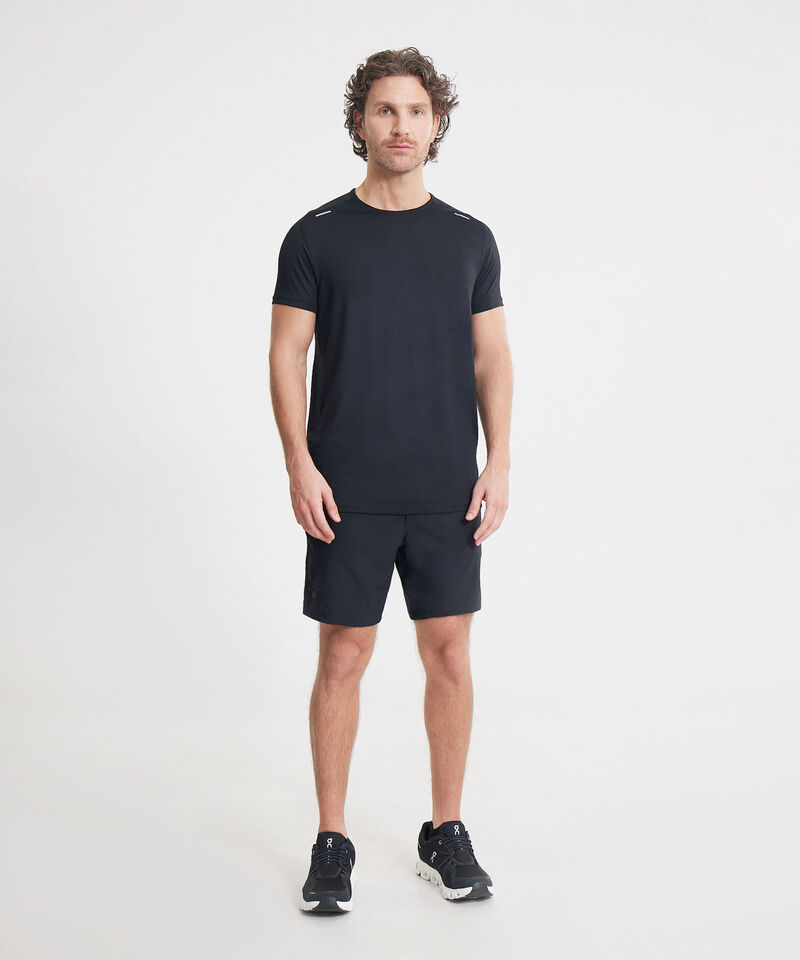 Set Deportivo Negro con Camiseta Reflectiva y Short Largo Waterproof, 