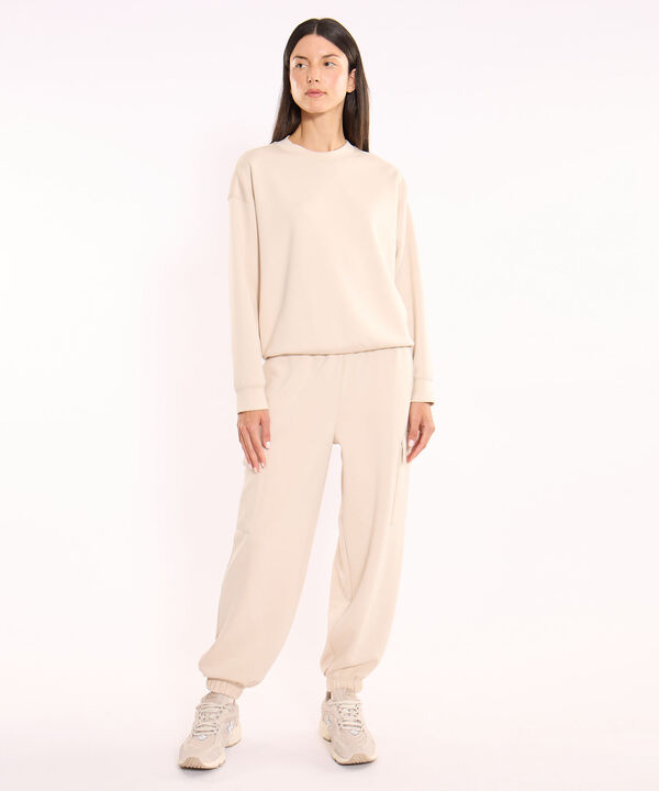 Buzo B&aacute;sico Cuello Redondo Plush, Mocca