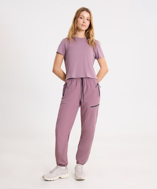 Set Deportivo Lila con Jogger Outdoor y Camiseta Boxy,  image number null