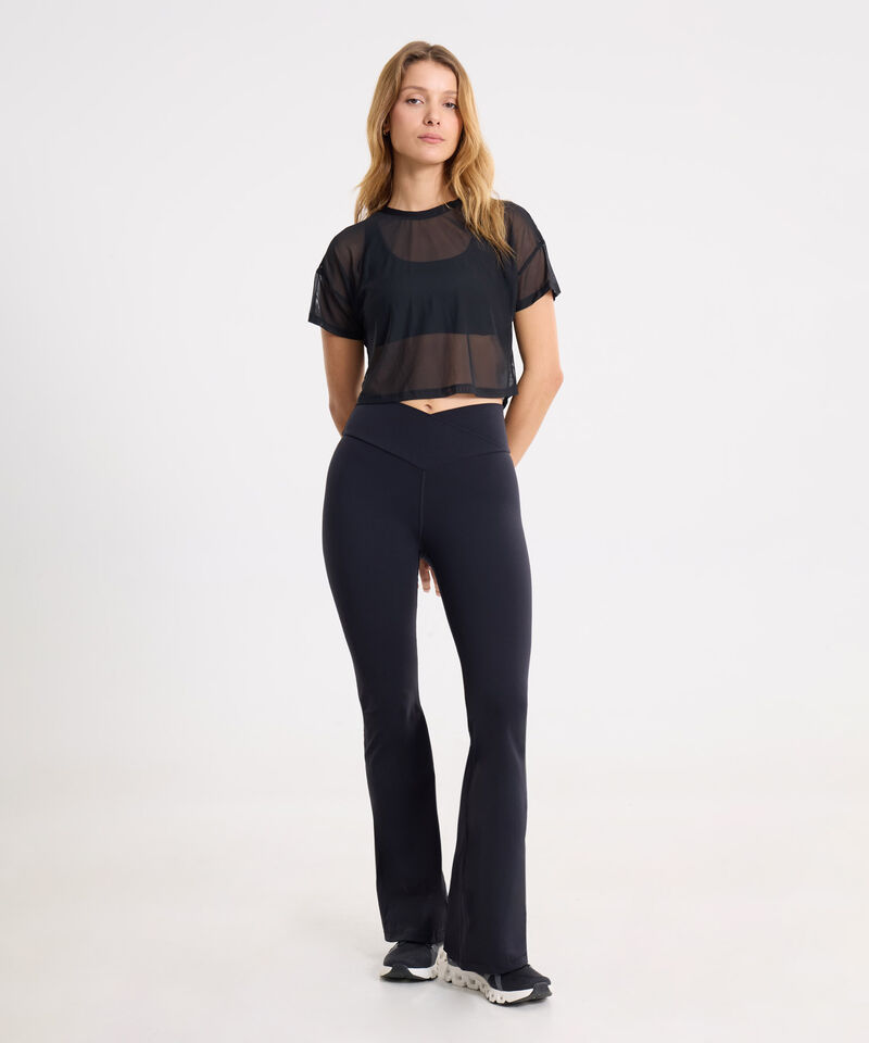 Set Aerius Total Black: Leggins Flare, Top y Camiseta Malla, 